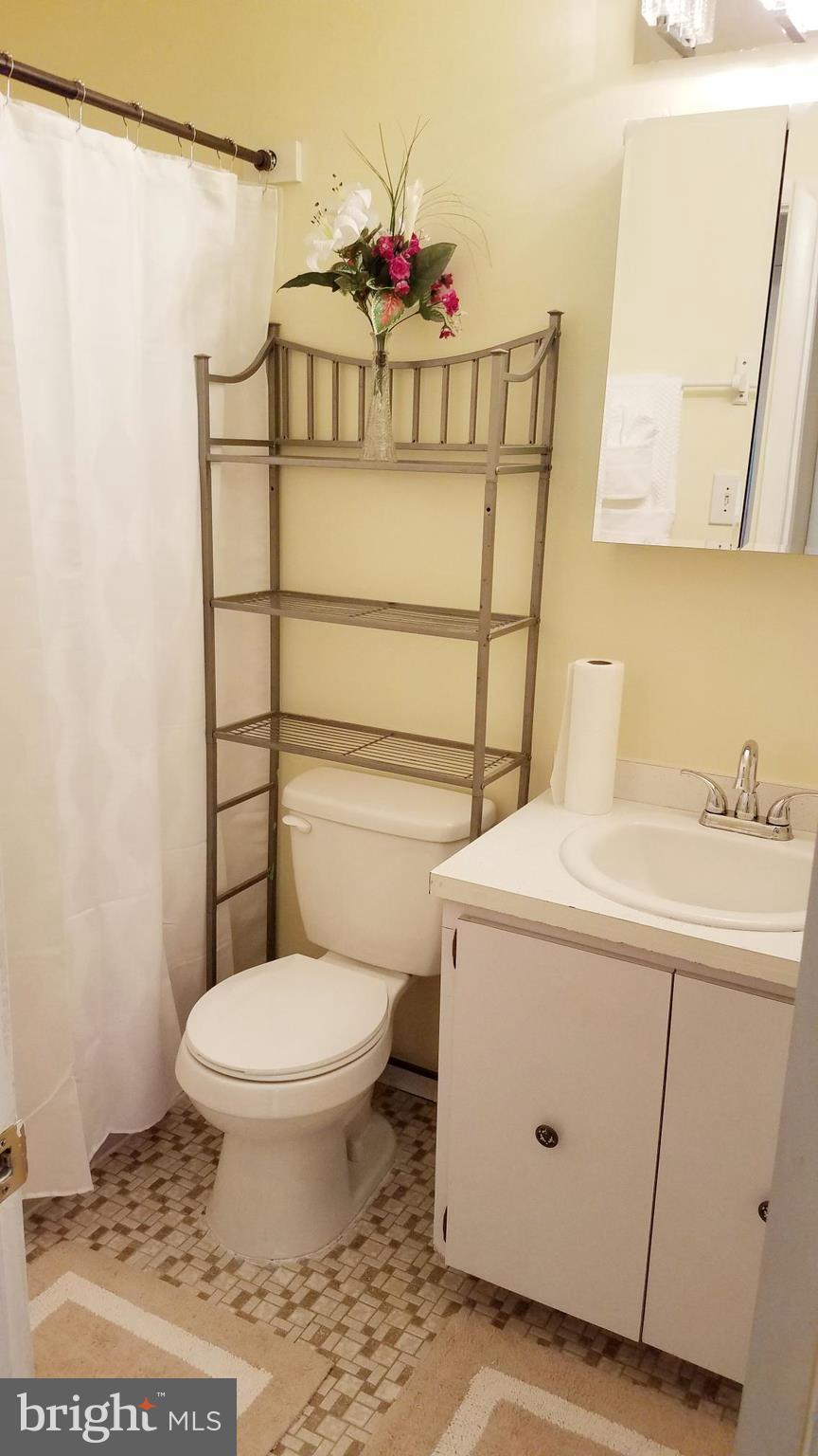 13107 Newgate Road Woodbridge, VA 22193 - Photo 10 of 26 Bath