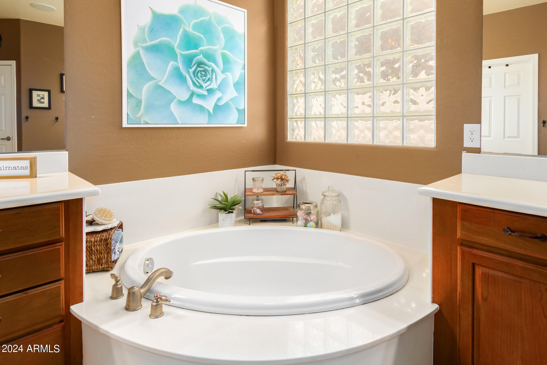 5013 West Rowel Road Phoenix, AZ 85083 - Photo 35 of 57 Soaking Tub