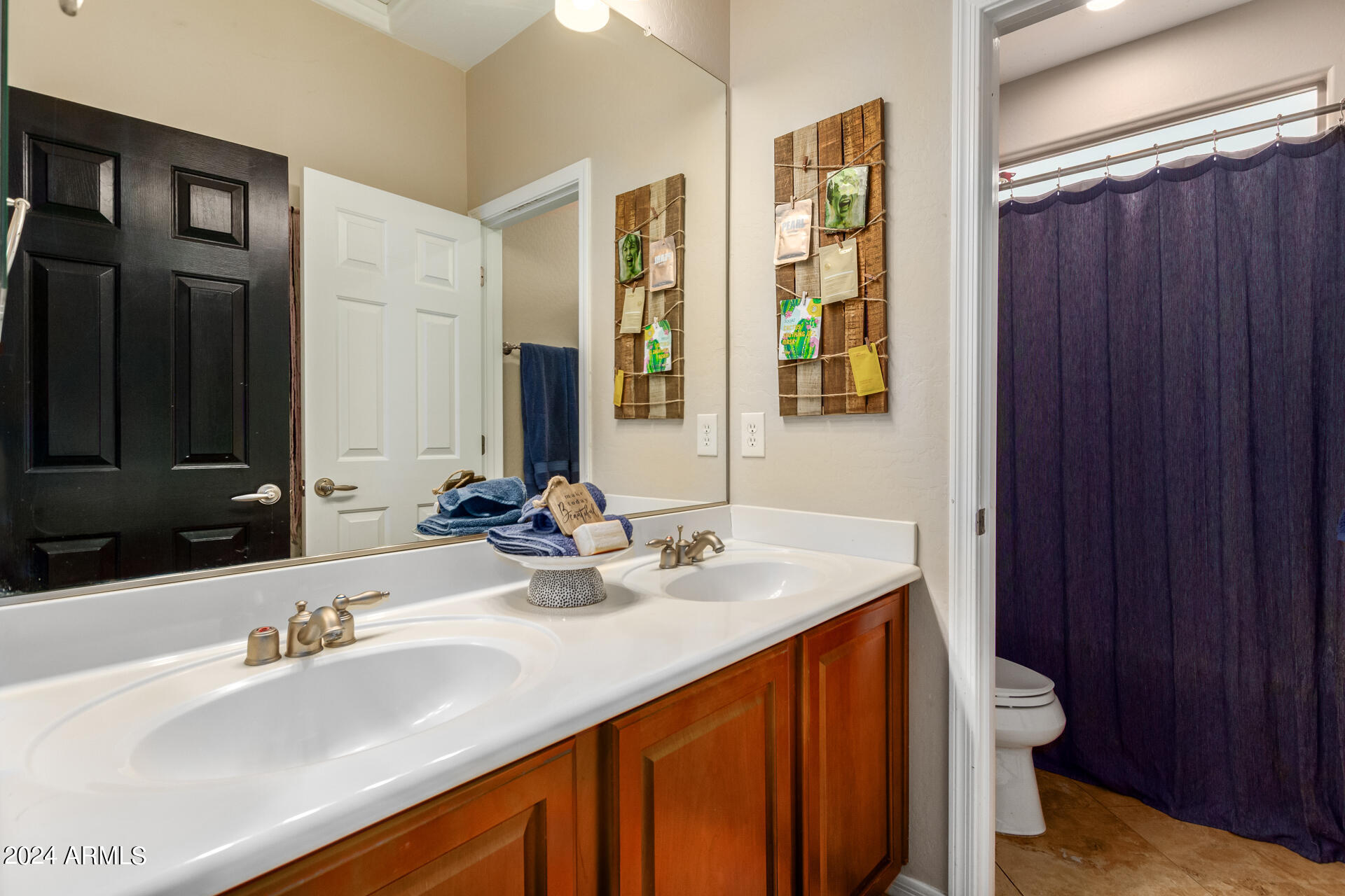 5013 West Rowel Road Phoenix, AZ 85083 - Photo 44 of 57 Guest bathroom