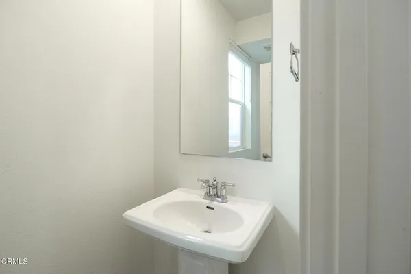 $3,975 | 611 Winchester Drive, Oxnard, CA 93036
