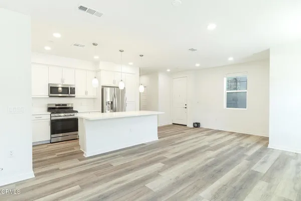 $3,975 | 611 Winchester Drive, Oxnard, CA 93036