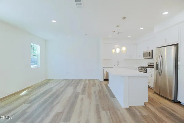 $3,975 | 611 Winchester Drive, Oxnard, CA 93036