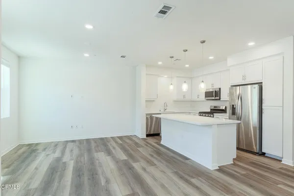 $3,975 | 611 Winchester Drive, Oxnard, CA 93036