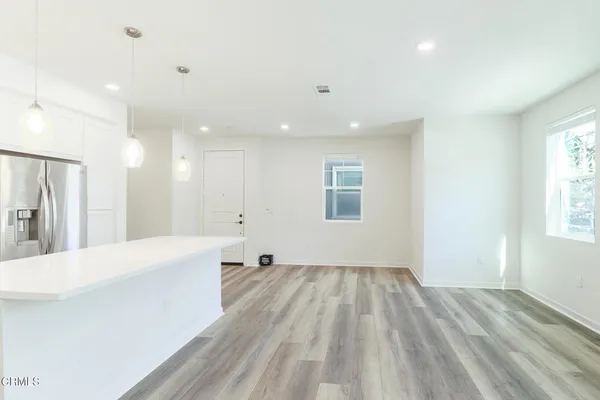 $3,975 | 611 Winchester Drive, Oxnard, CA 93036