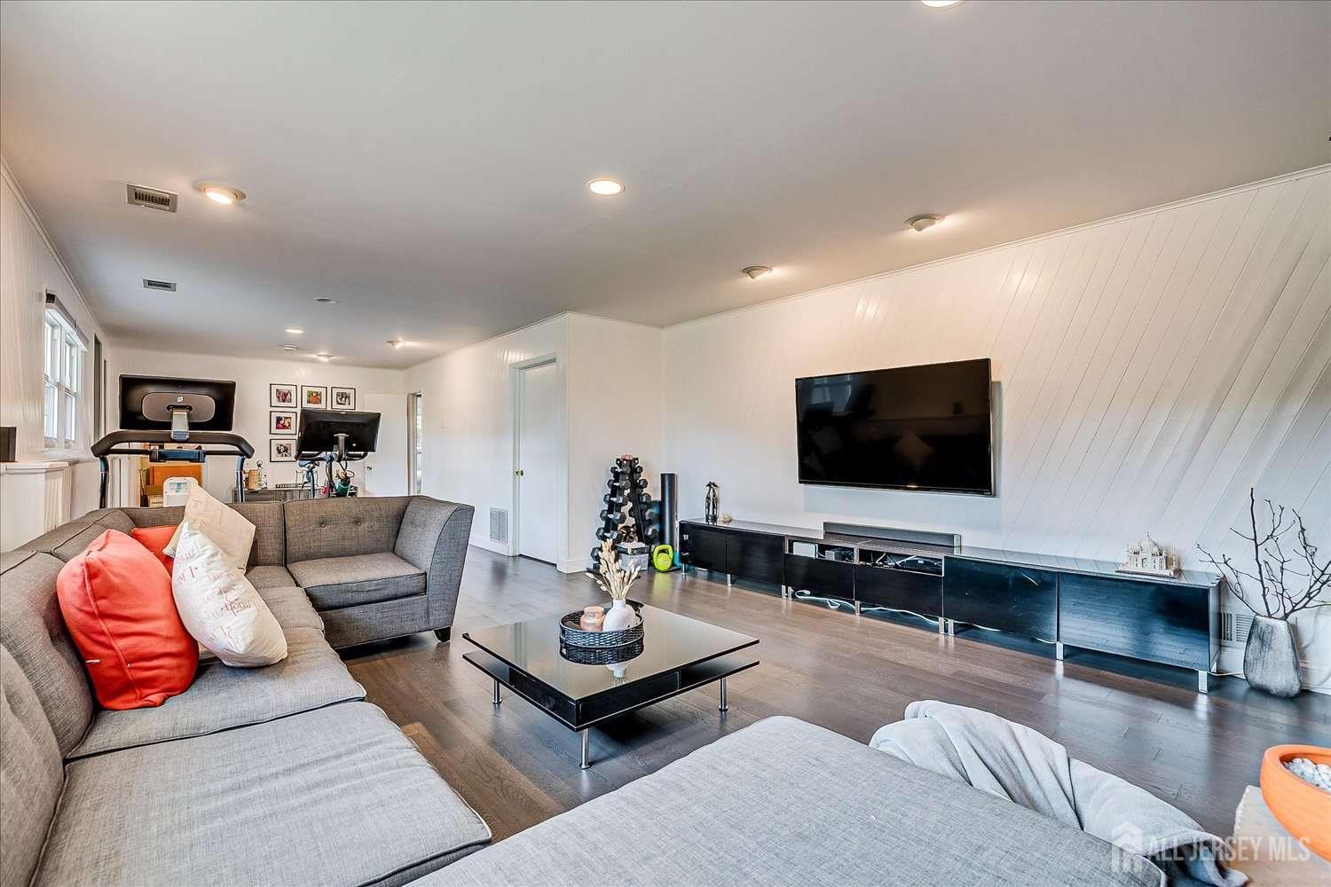 7 Gentore Court Edison, NJ 08820 - Photo 25 of 31