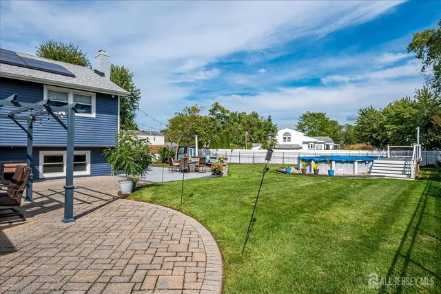 a view of a house with backyard and a garden