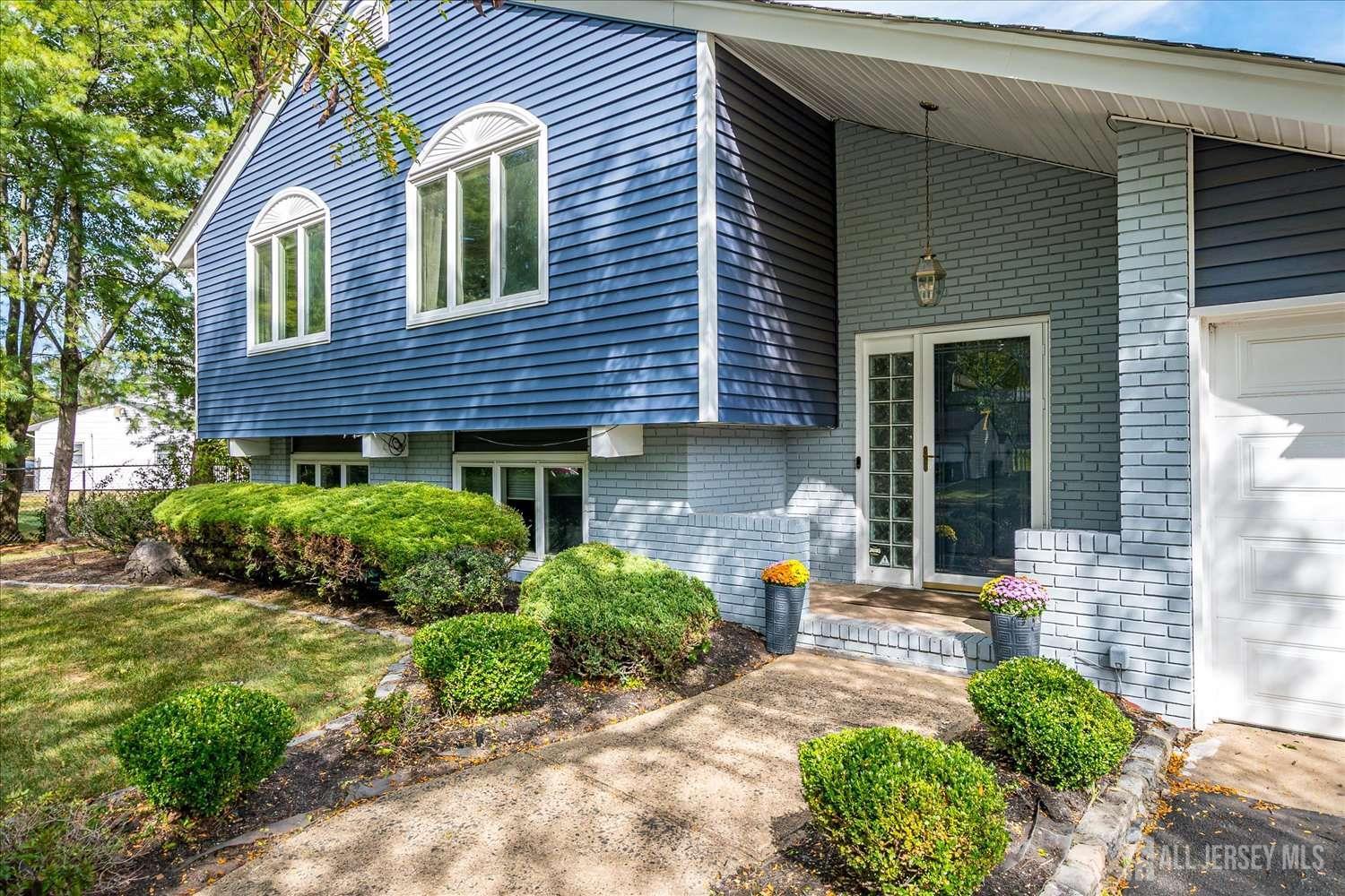 7 Gentore Court Edison, NJ 08820 - Photo 3 of 31