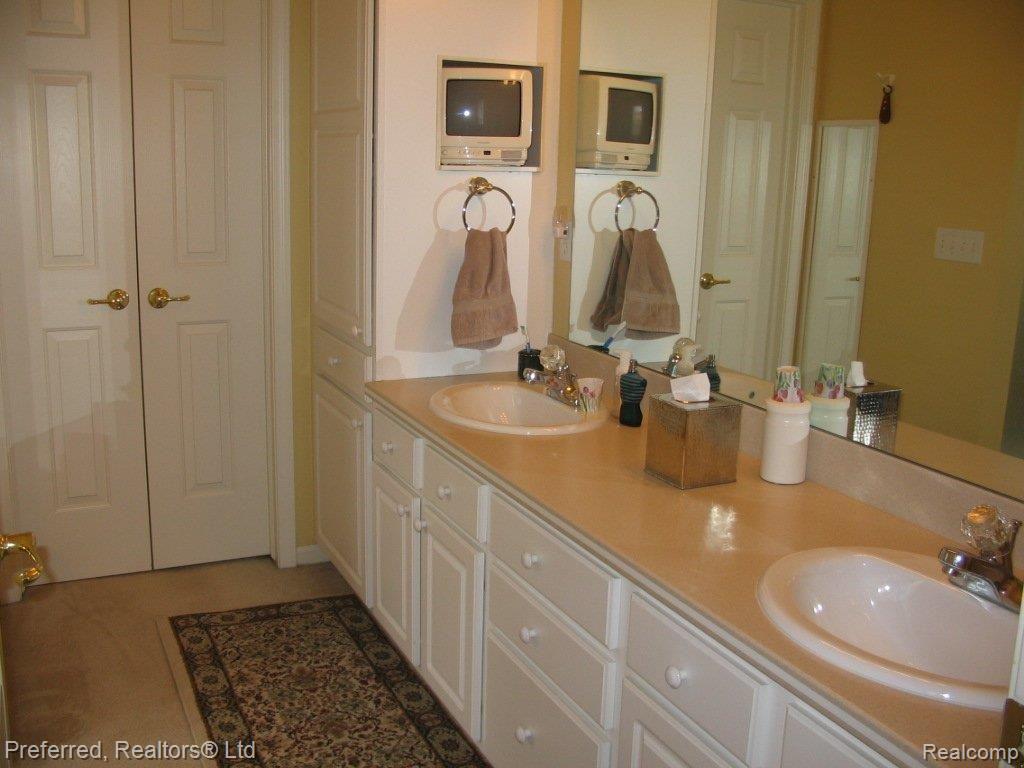 770 Cherry Grove Road, Unit 126 Canton, MI 48188 - Photo 10 of 18 MASTER BATH W/DUAL SINKS
