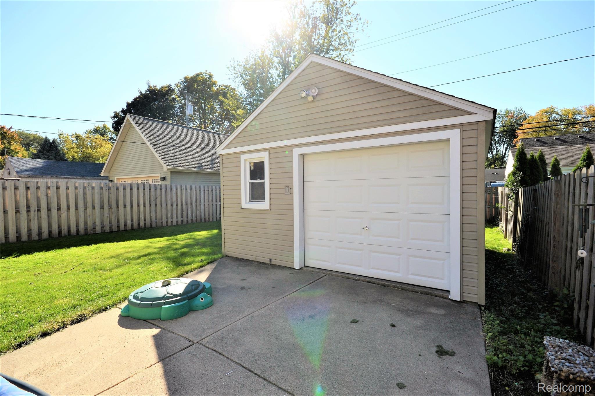 827 Princeton Road Berkley, MI 48072 - Photo 23 of 27 Garage
