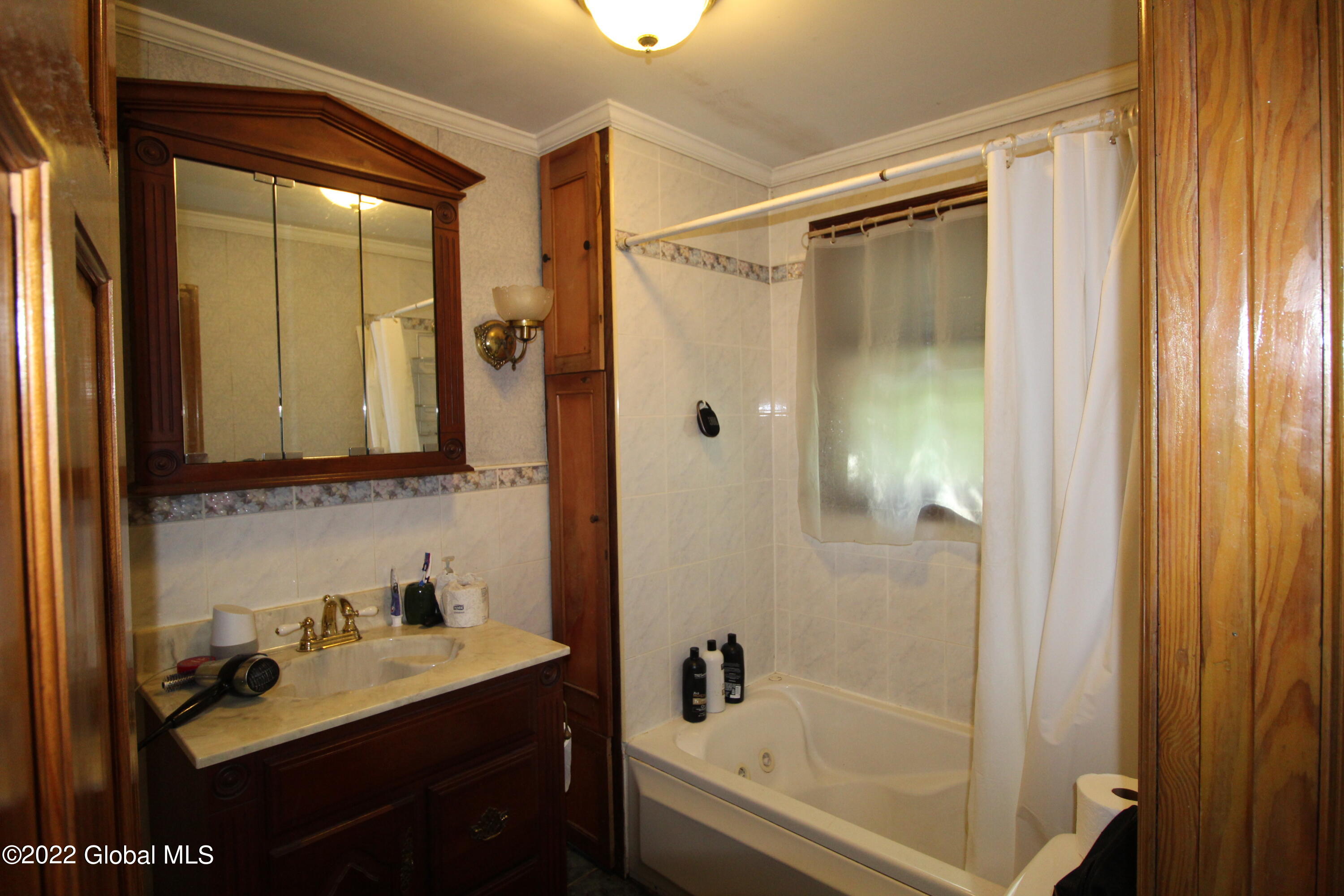 127 Guideboard Road Halfmoon, NY 12188 - Photo 37 of 45 Bath