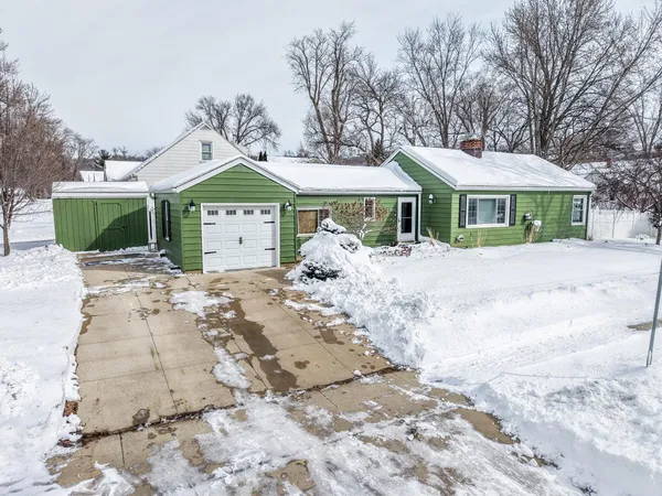 $320,000 | 1003 10th Street Northeast, Rochester, MN 55906