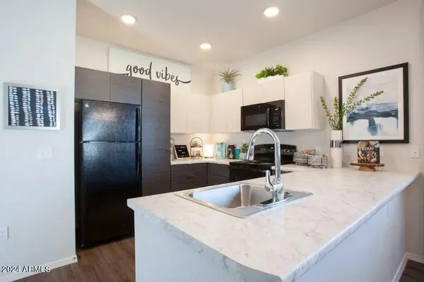 $2,090 | 1950 West Tierra Buena Lane, Unit 3, Phoenix, AZ 85023