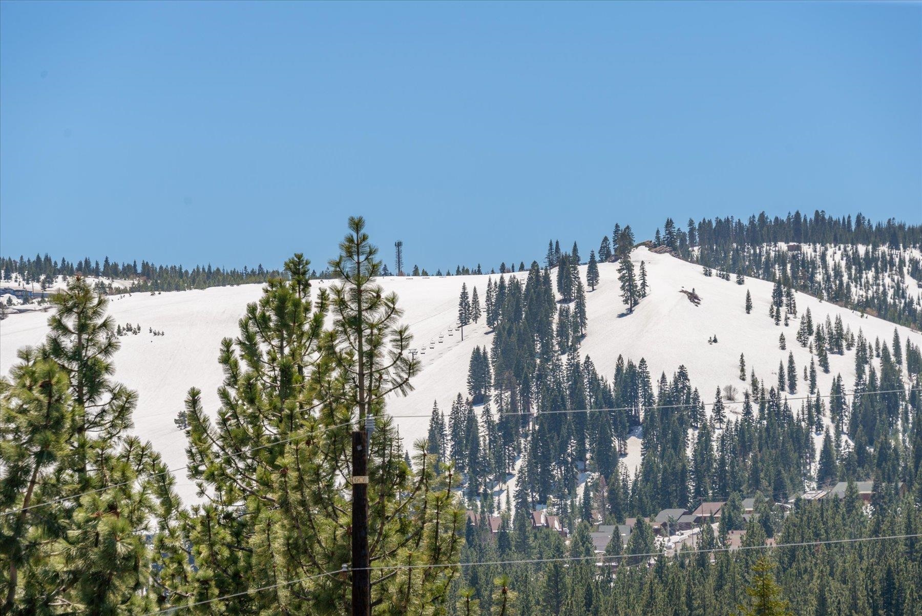 12676 Pinnacle Loop Truckee, CA 96161 - Photo 5 of 19