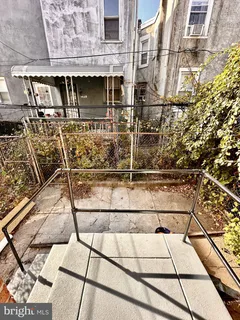 a building with a outdoor space