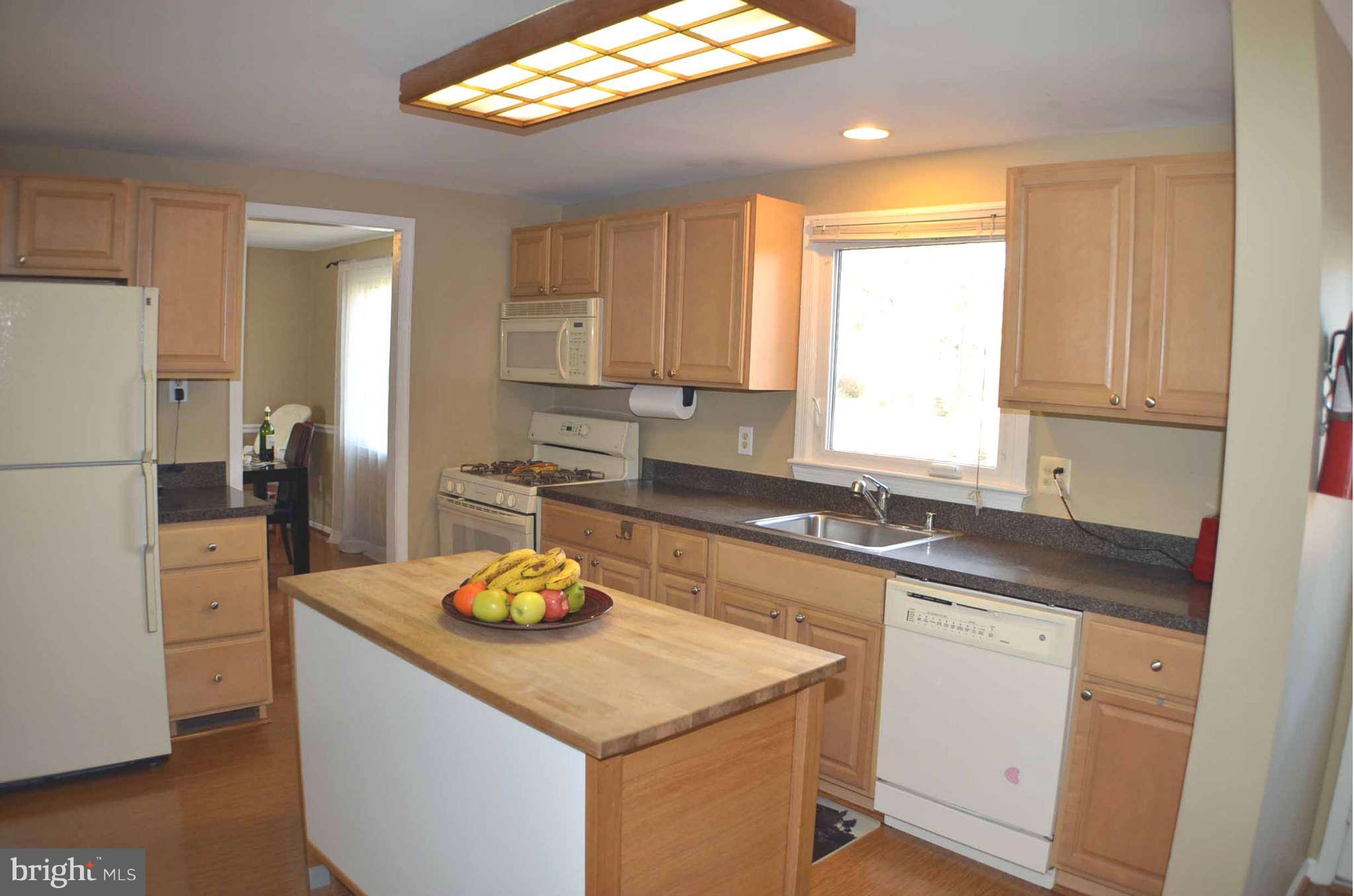 12706 Pinecrest Road Herndon, VA 20171 - Photo 2 of 18 Kitchen