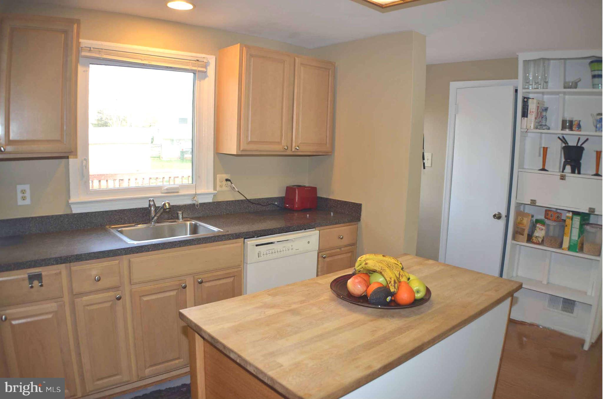 12706 Pinecrest Road Herndon, VA 20171 - Photo 3 of 18 Kitchen