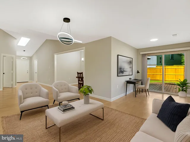 $750,000 | 10412 Pearl Street, Fairfax, VA 22032