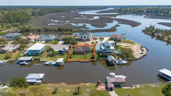 $425,000 | 5809 David Davis Place, Ocean Springs, MS 39564