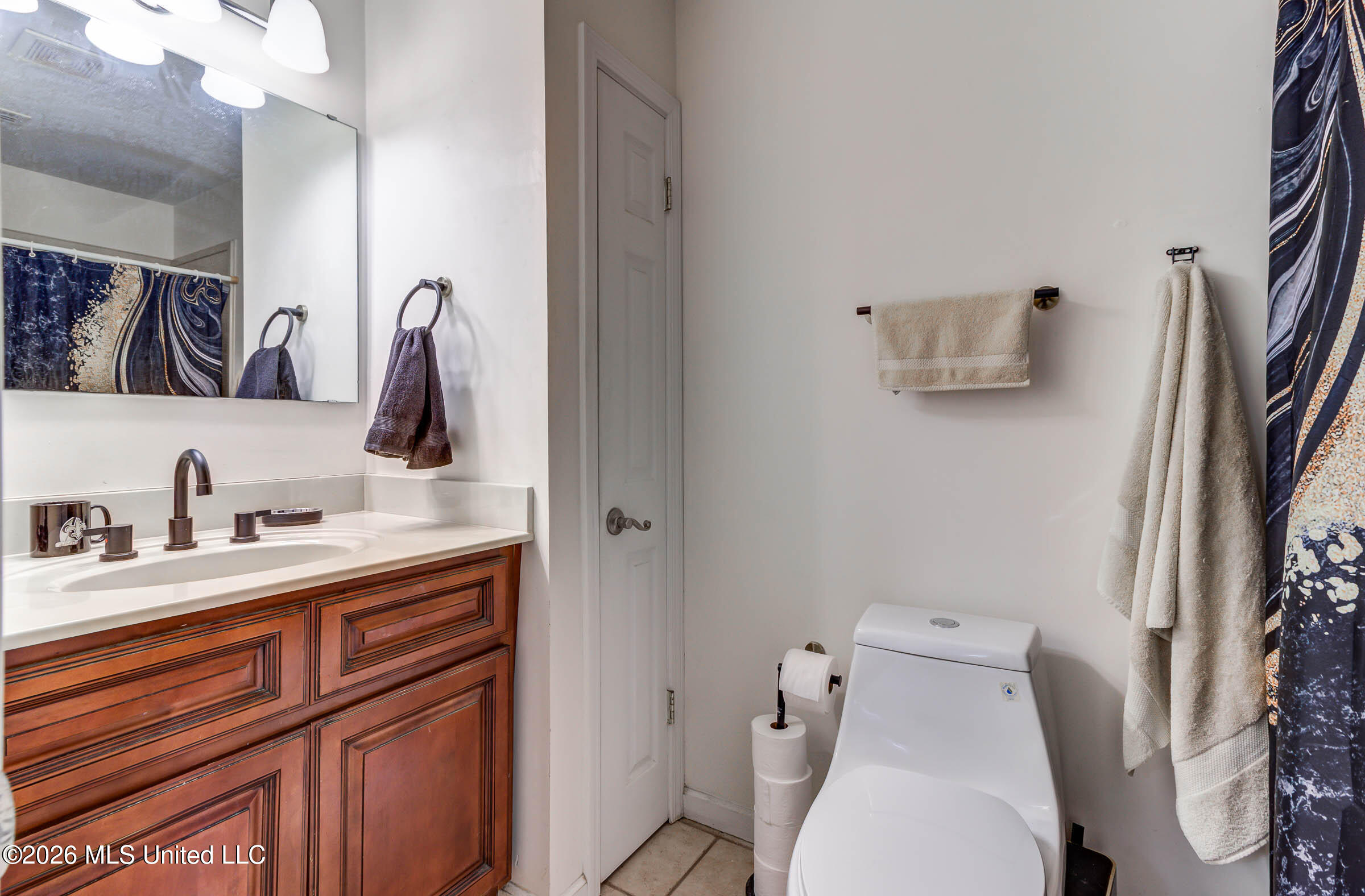 5809 David Davis Place Ocean Springs, MS 39564 - Photo 26 of 33 Bathroom 1
