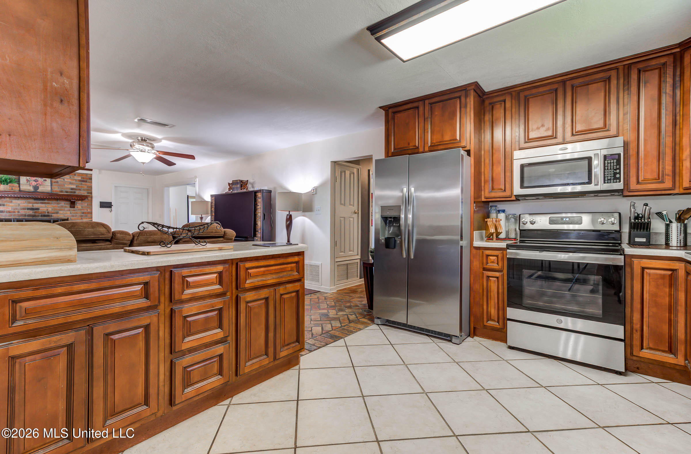5809 David Davis Place Ocean Springs, MS 39564 - Photo 9 of 33 Kitchen