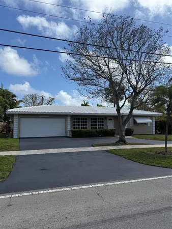 a front view of house with yard
