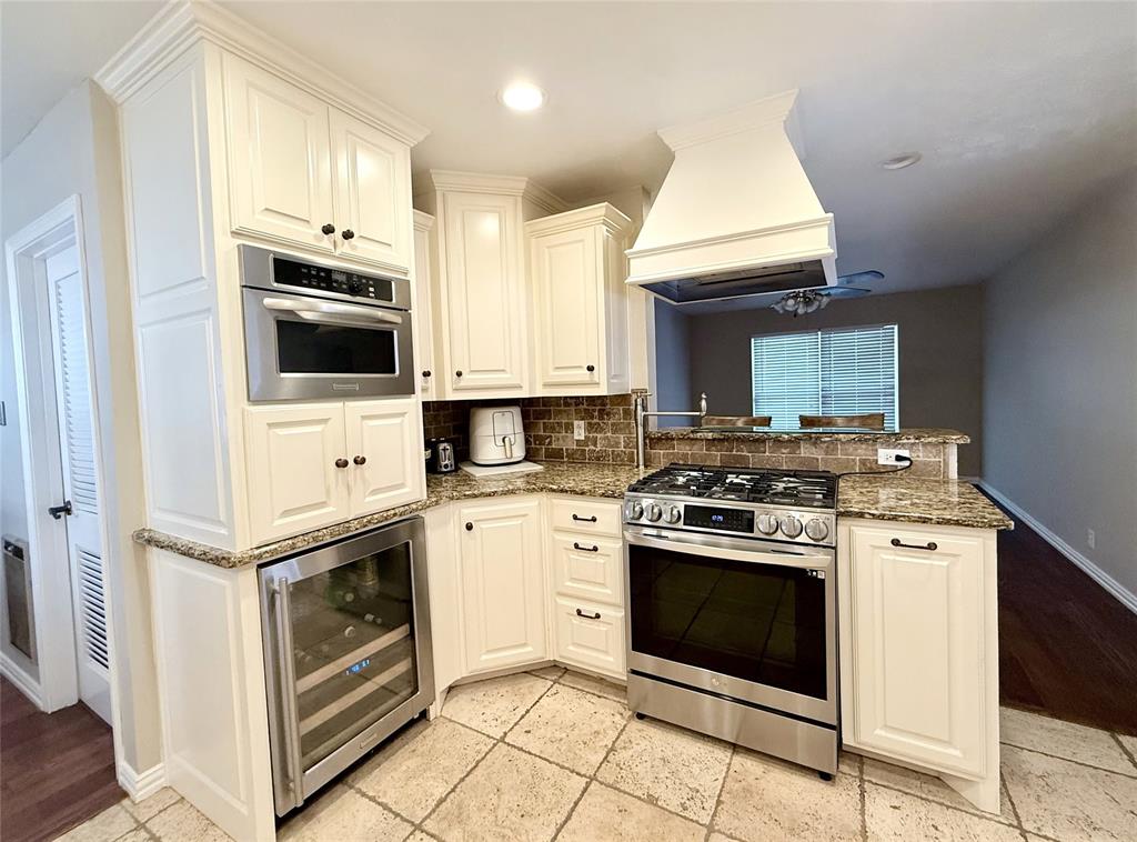 1544 Stainback Road Red Oak, TX 75154 - Photo 12 of 40 beautiful ventahood, built in wine fridge