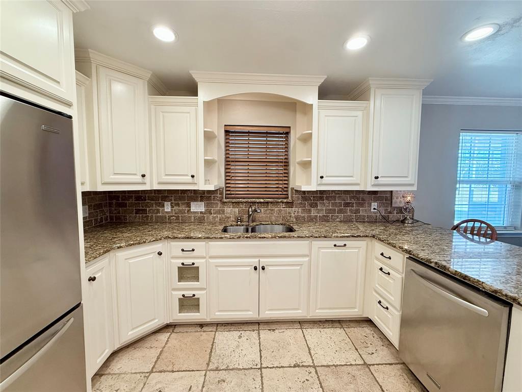 1544 Stainback Road Red Oak, TX 75154 - Photo 14 of 40 nice updated kitchen