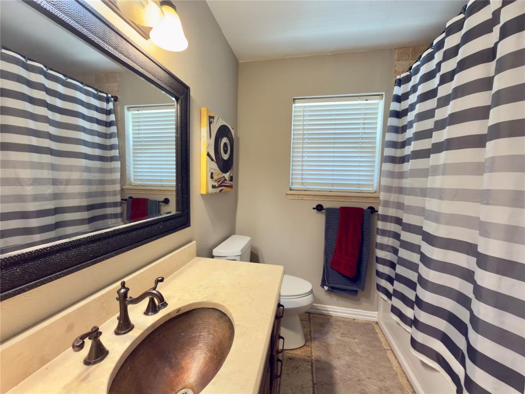 1544 Stainback Road Red Oak, TX 75154 - Photo 17 of 40 bathroom with tub shower combo