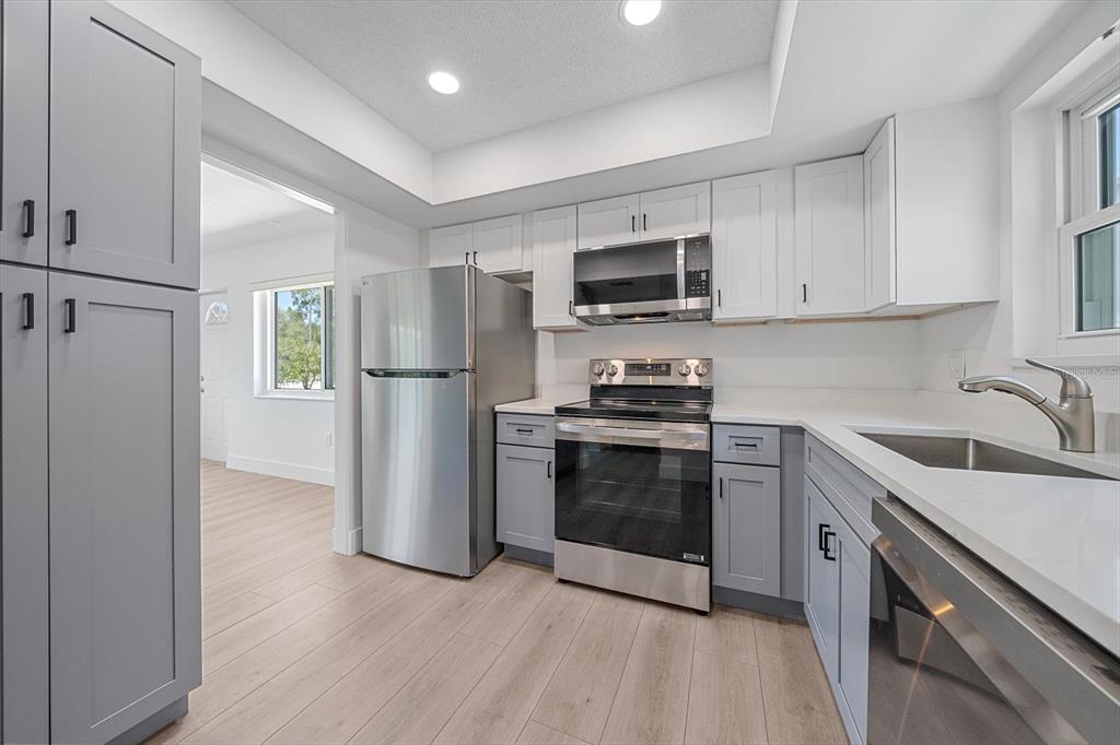 3818 Roxane Boulevard, Unit 157 Sarasota, FL 34235 - Photo 2 of 34