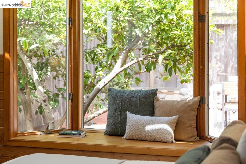 287 Purdue Avenue Kensington, CA 94708 - Photo 52 of 60 Integrated window seat with natural wood-finish framing