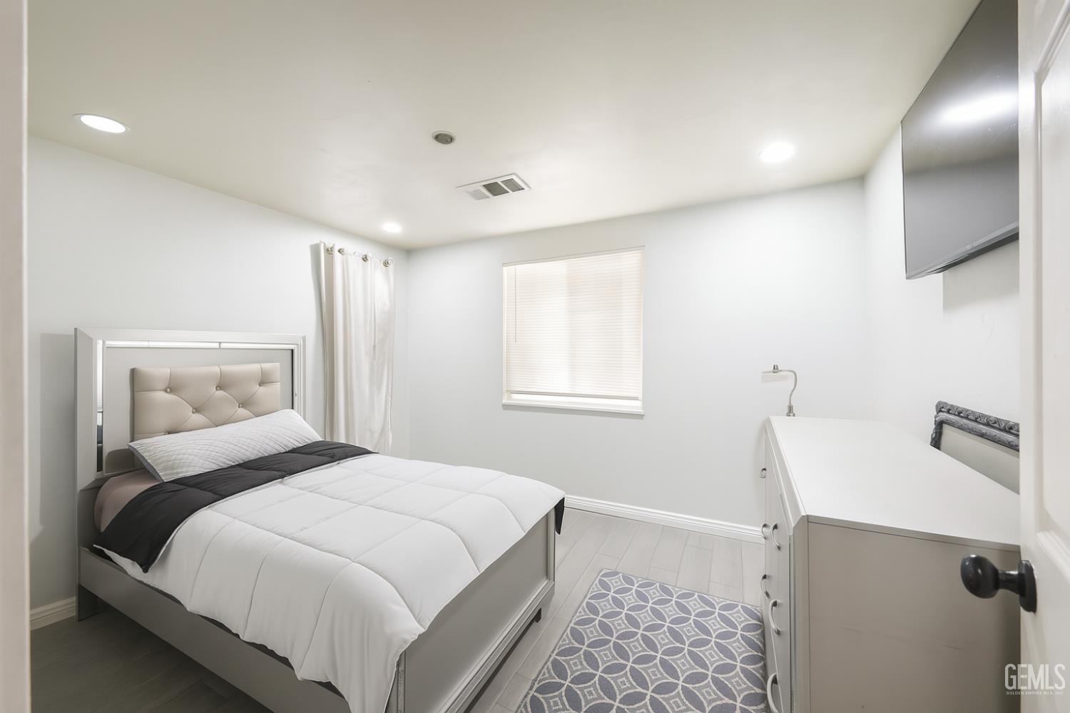 818 Decatur Street Bakersfield, CA 93308 - Photo 8 of 15 DECATUR8