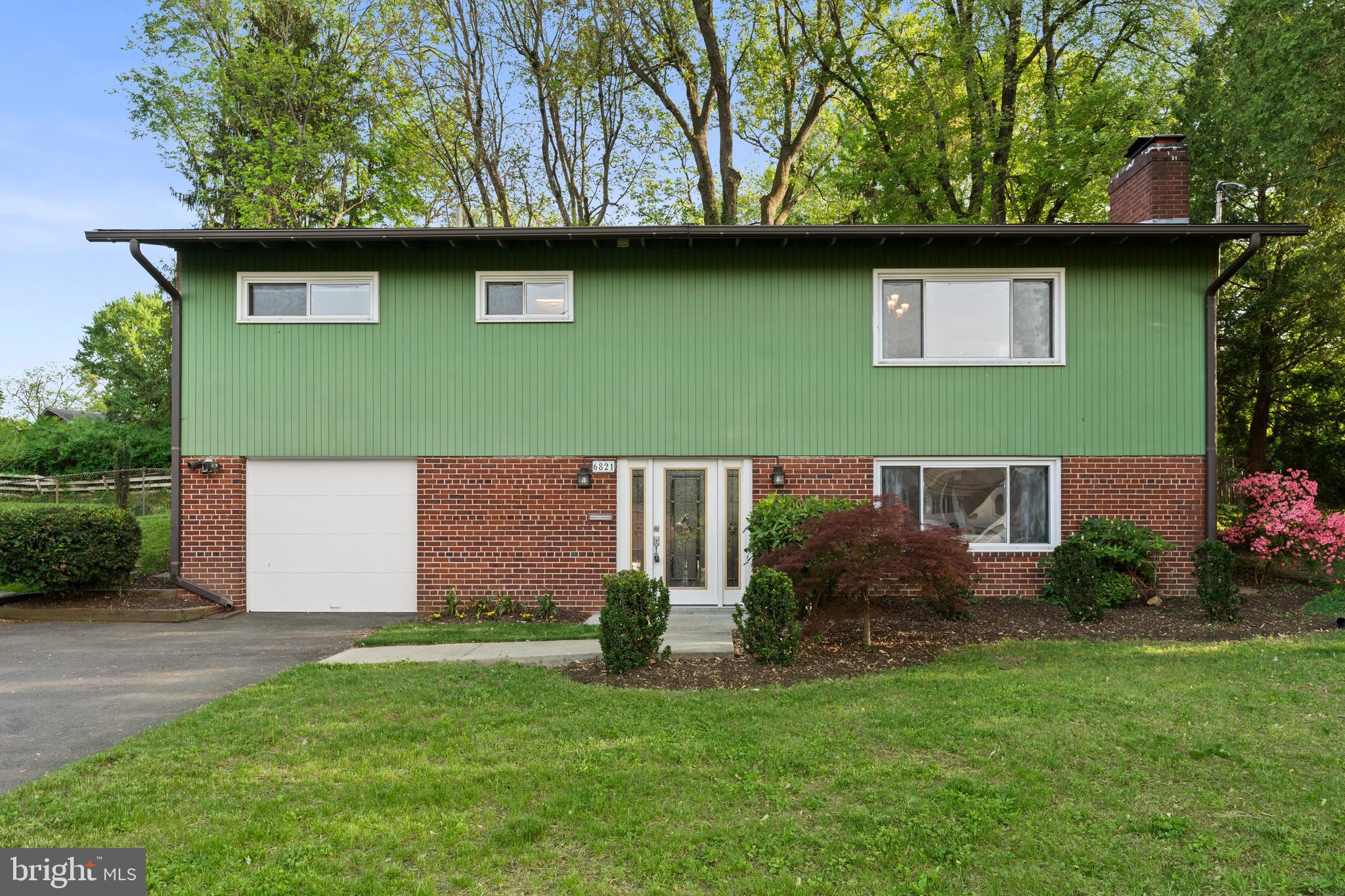6821 Old Chesterbrook Road McLean, VA 22101 - Photo 2 of 38 Gallery Image 2