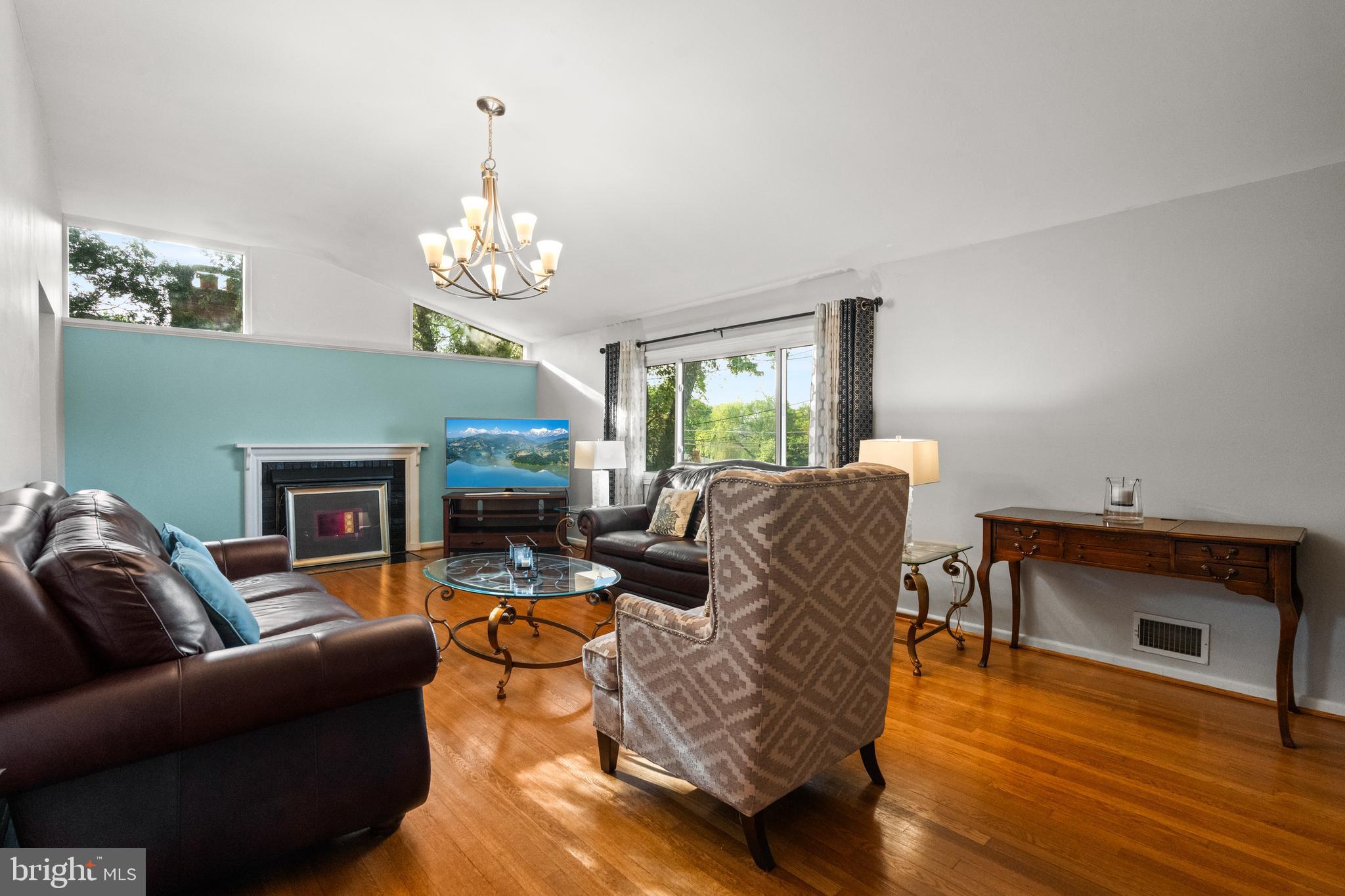 6821 Old Chesterbrook Road McLean, VA 22101 - Photo 4 of 38 Gallery Image 4