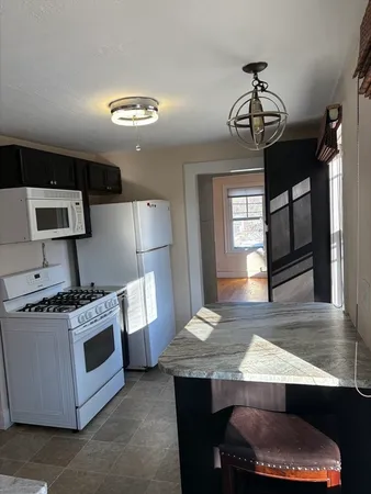 $2,400 | 755-2 Washington Street, Unit 2, Holliston, MA 01746