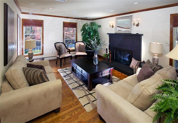 92 Livingston Road Wellesley, MA 02482 - Photo 3 of 19