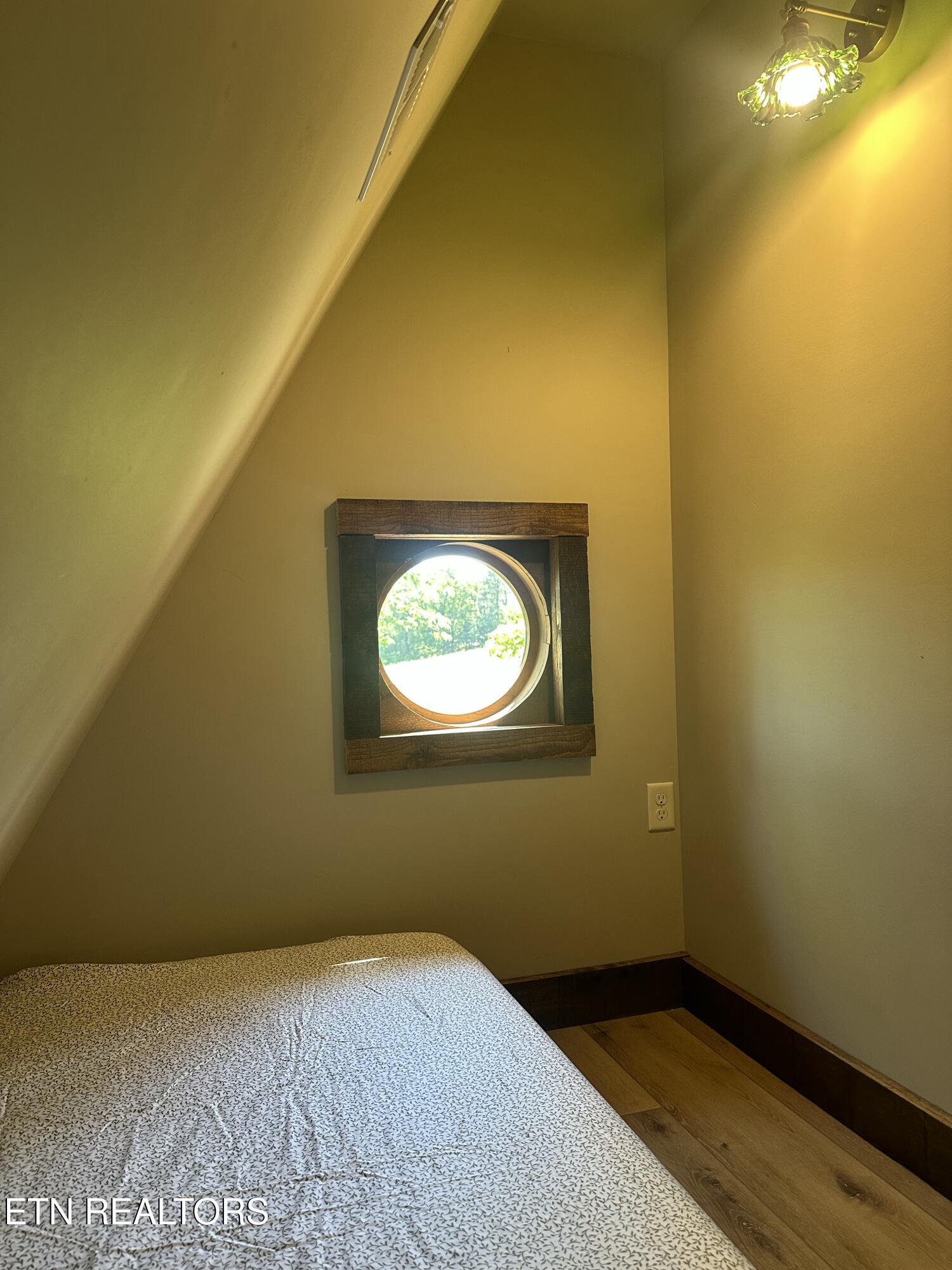 970 Douglas Dam Road Kodak, TN 37764 - Photo 25 of 49 Twin bed nook 1