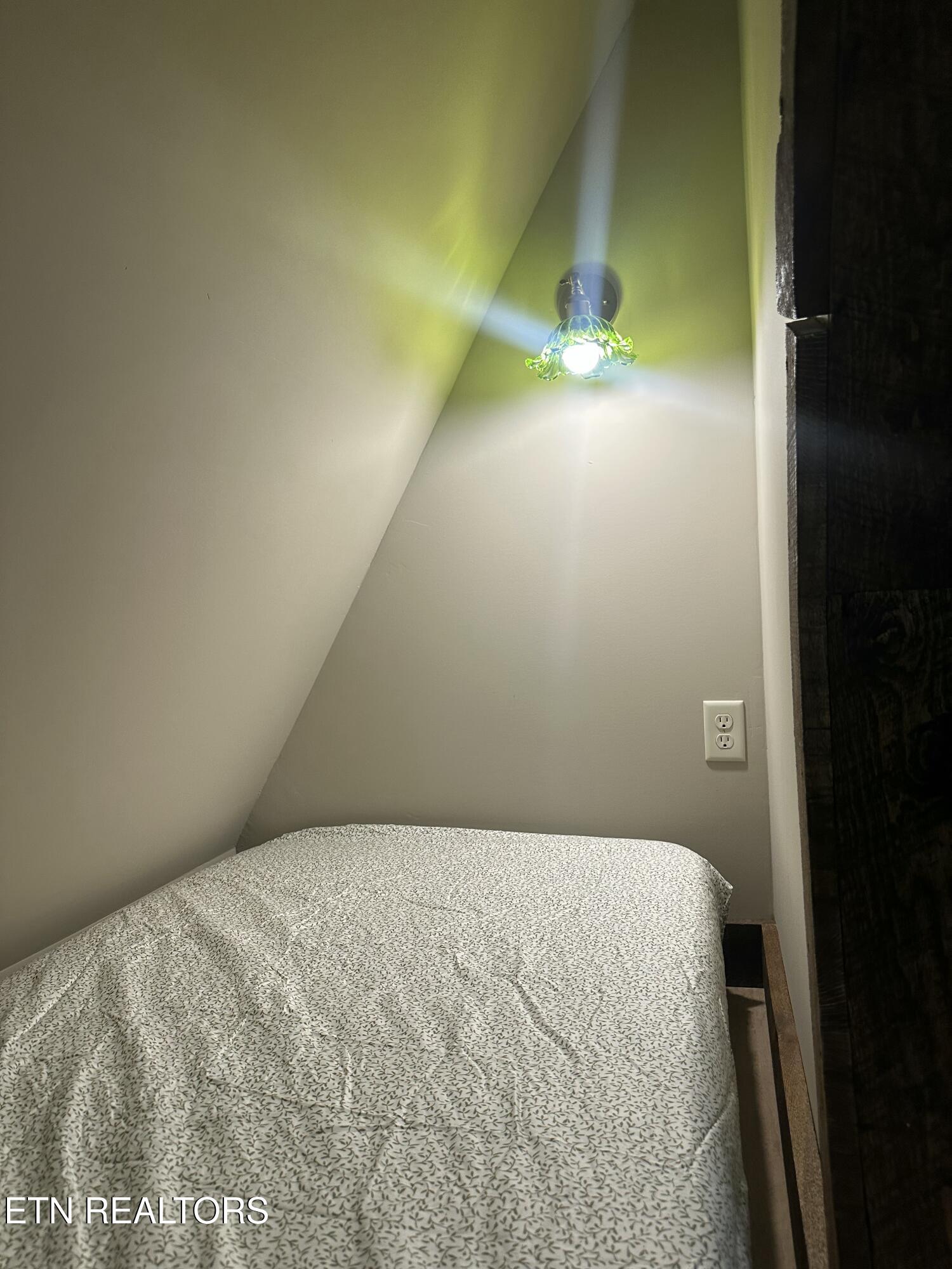 970 Douglas Dam Road Kodak, TN 37764 - Photo 26 of 49 Twin bed nook 2
