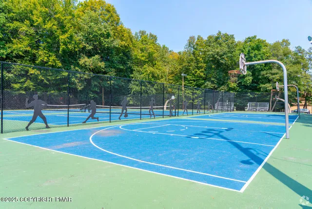 a view of a tennis court