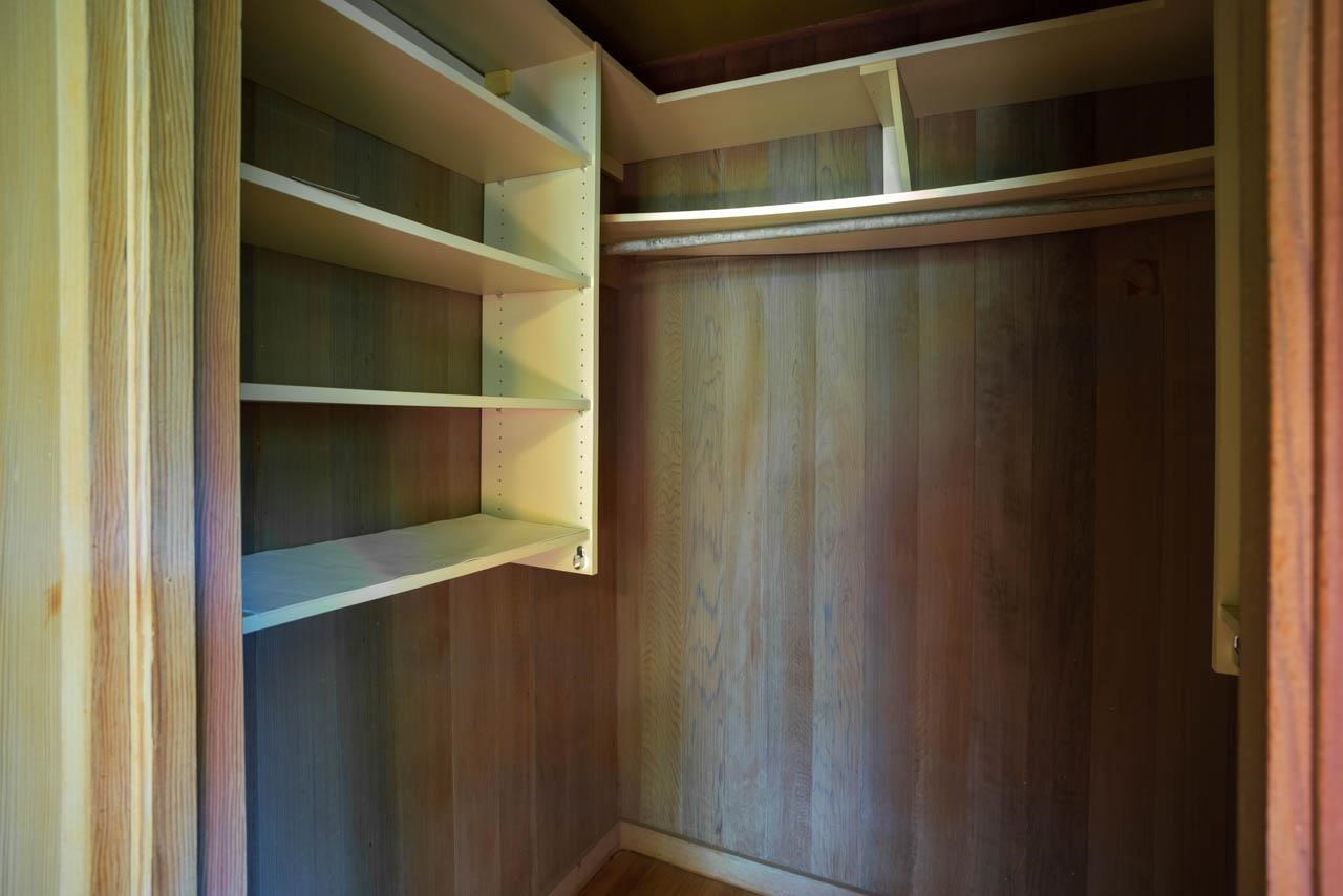 373 Ulumalu Road Haiku, HI 96708 - Photo 17 of 30 a close view of closet