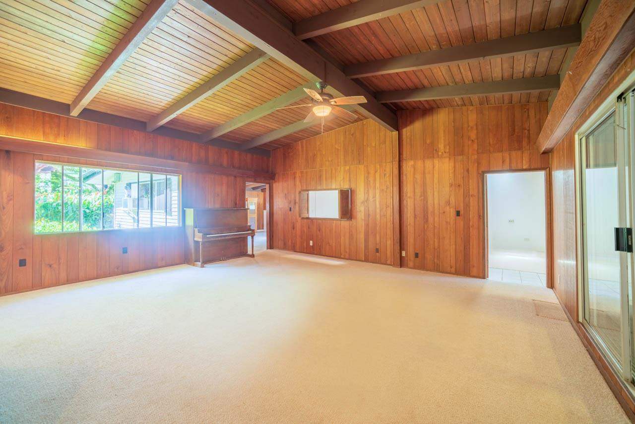 373 Ulumalu Road Haiku, HI 96708 - Photo 18 of 30 an empty room with windows