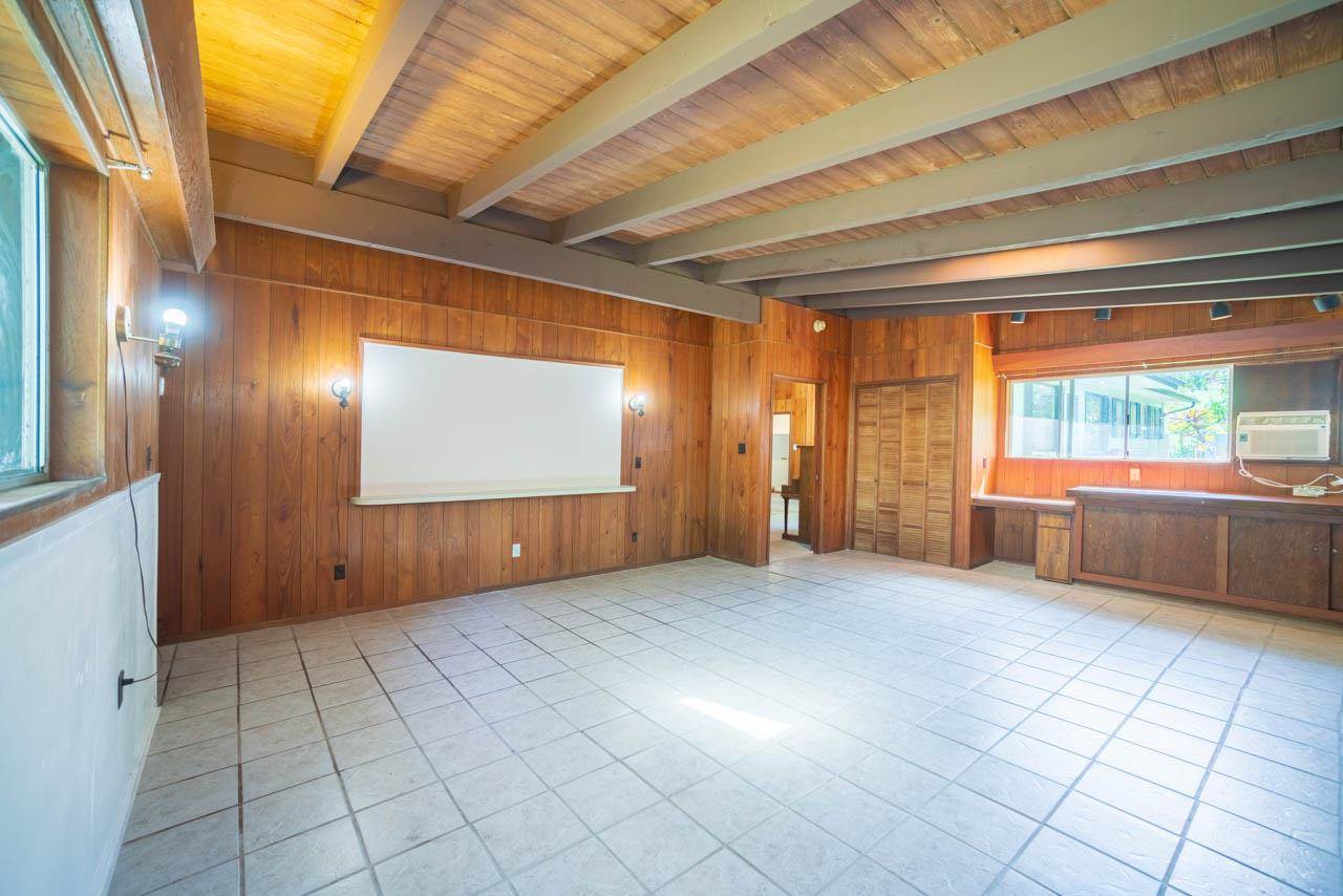373 Ulumalu Road Haiku, HI 96708 - Photo 20 of 30 a view of an empty room with a window