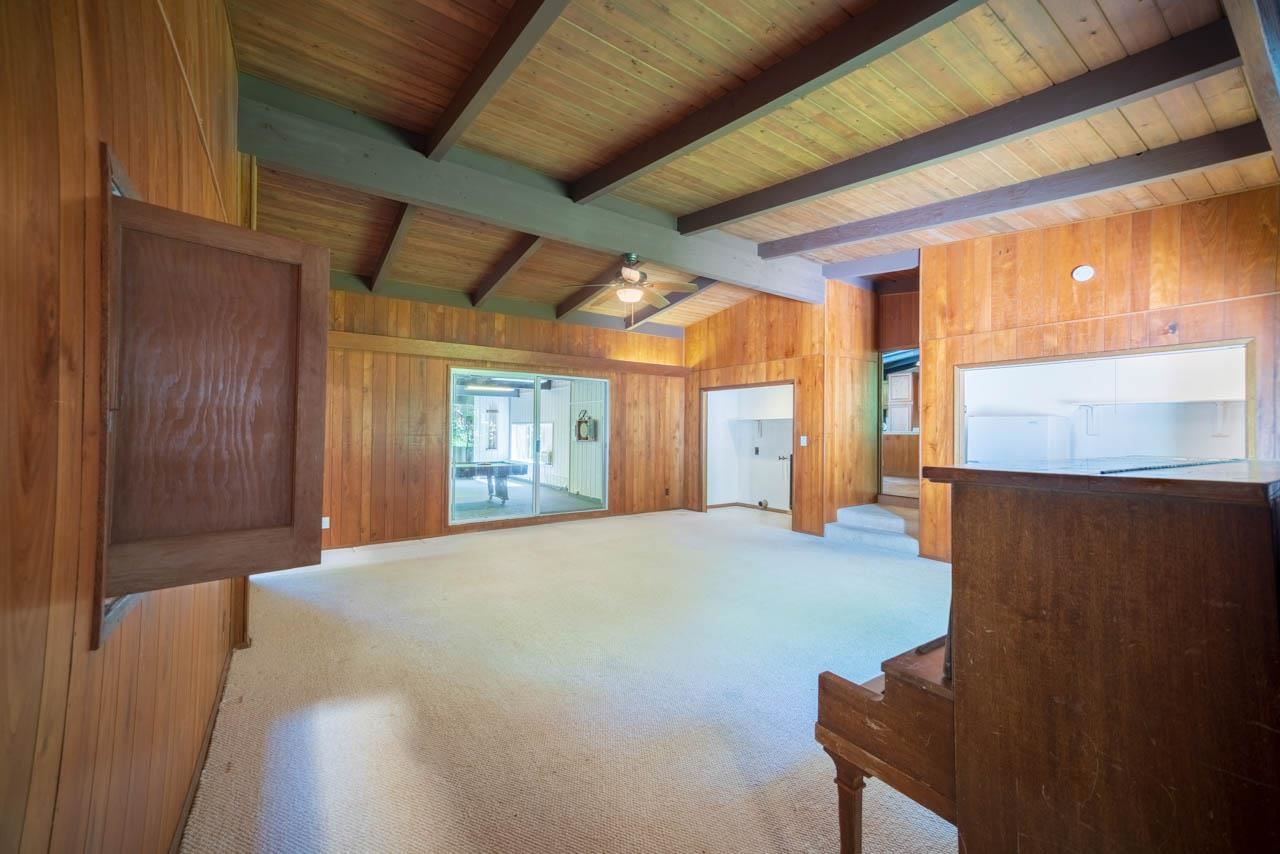 373 Ulumalu Road Haiku, HI 96708 - Photo 26 of 30 a big room with large windows