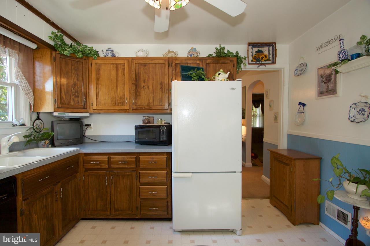3334 Garnet Road Baltimore, MD 21234 - Photo 11 of 30 Kitchen