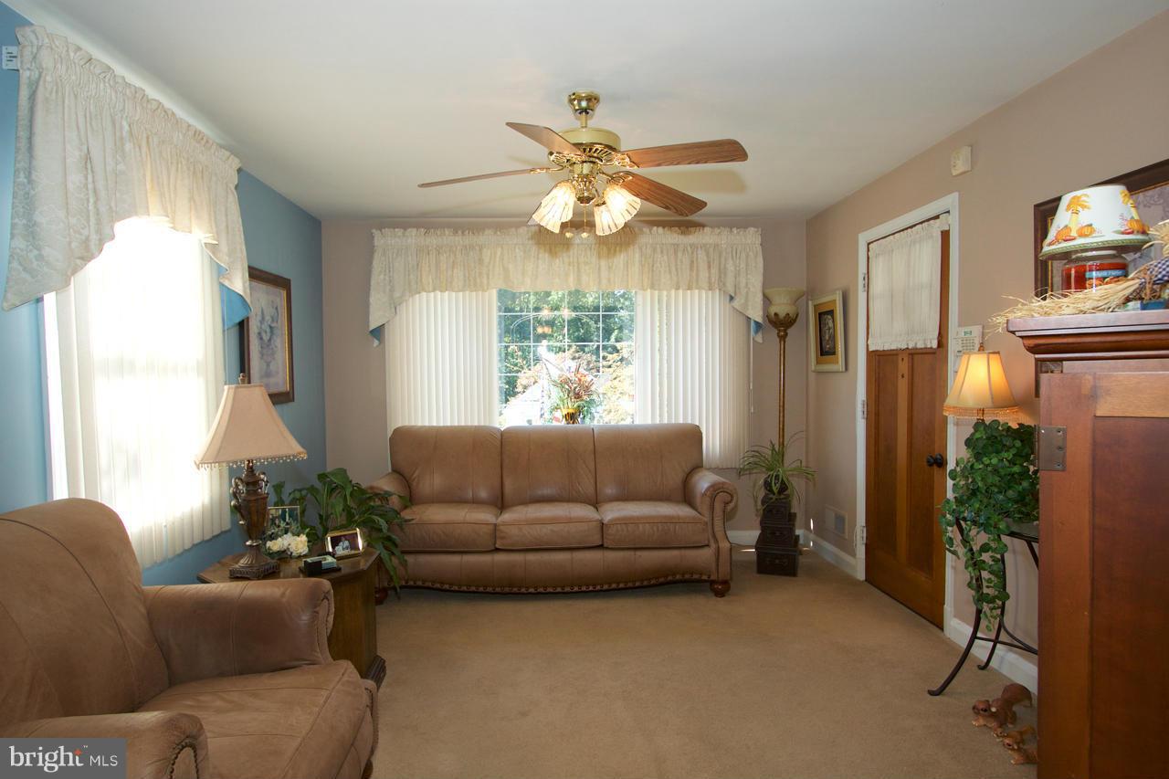 3334 Garnet Road Baltimore, MD 21234 - Photo 4 of 30 Living Room