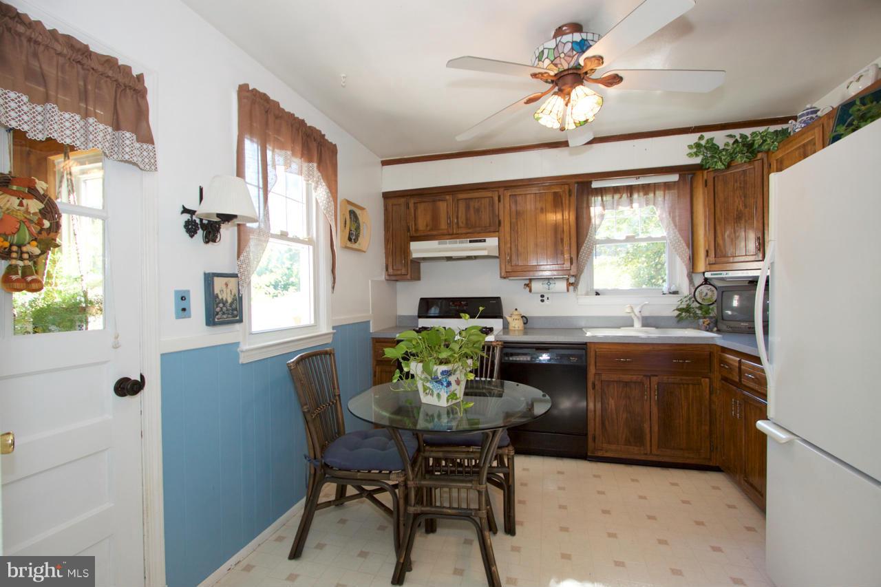 3334 Garnet Road Baltimore, MD 21234 - Photo 9 of 30 Kitchen