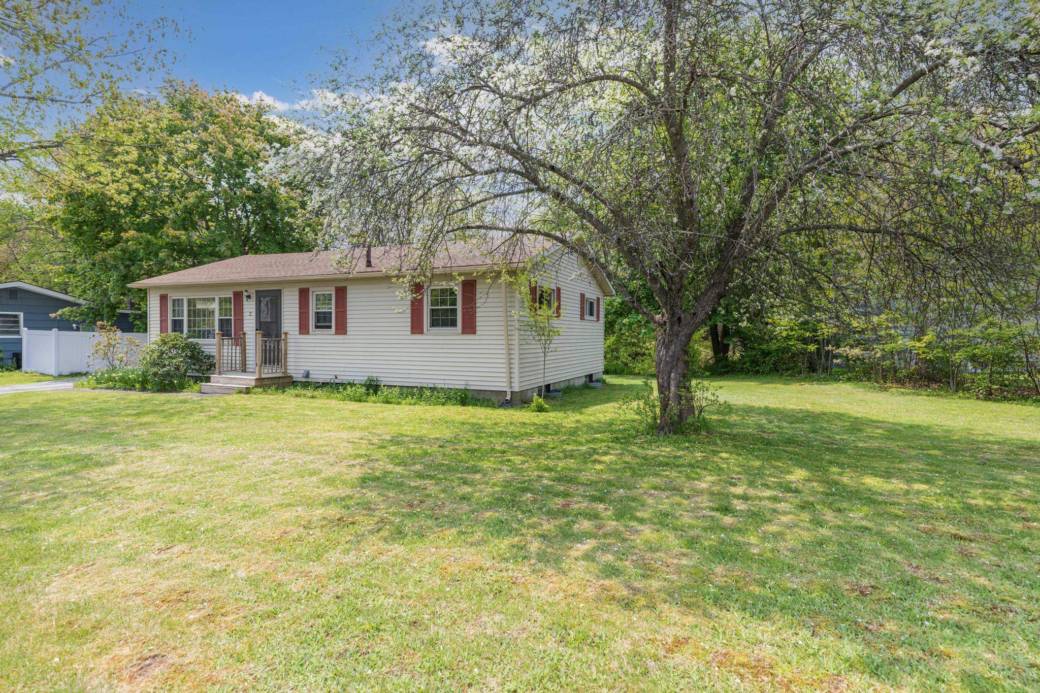 2 Hemlock Circle Dover, NH 03820 - Photo 4 of 28 Gallery Image 4