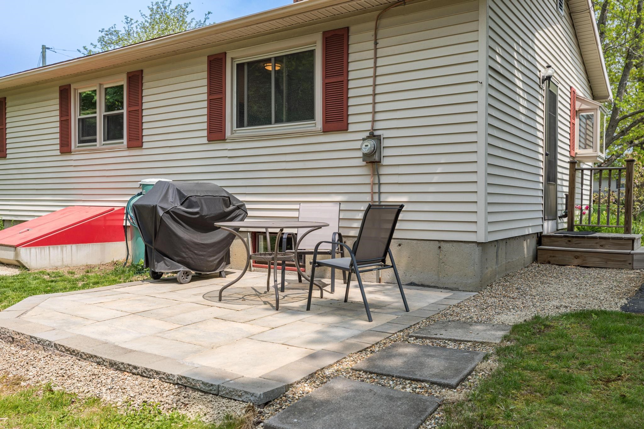 2 Hemlock Circle Dover, NH 03820 - Photo 6 of 28 Gallery Image 6