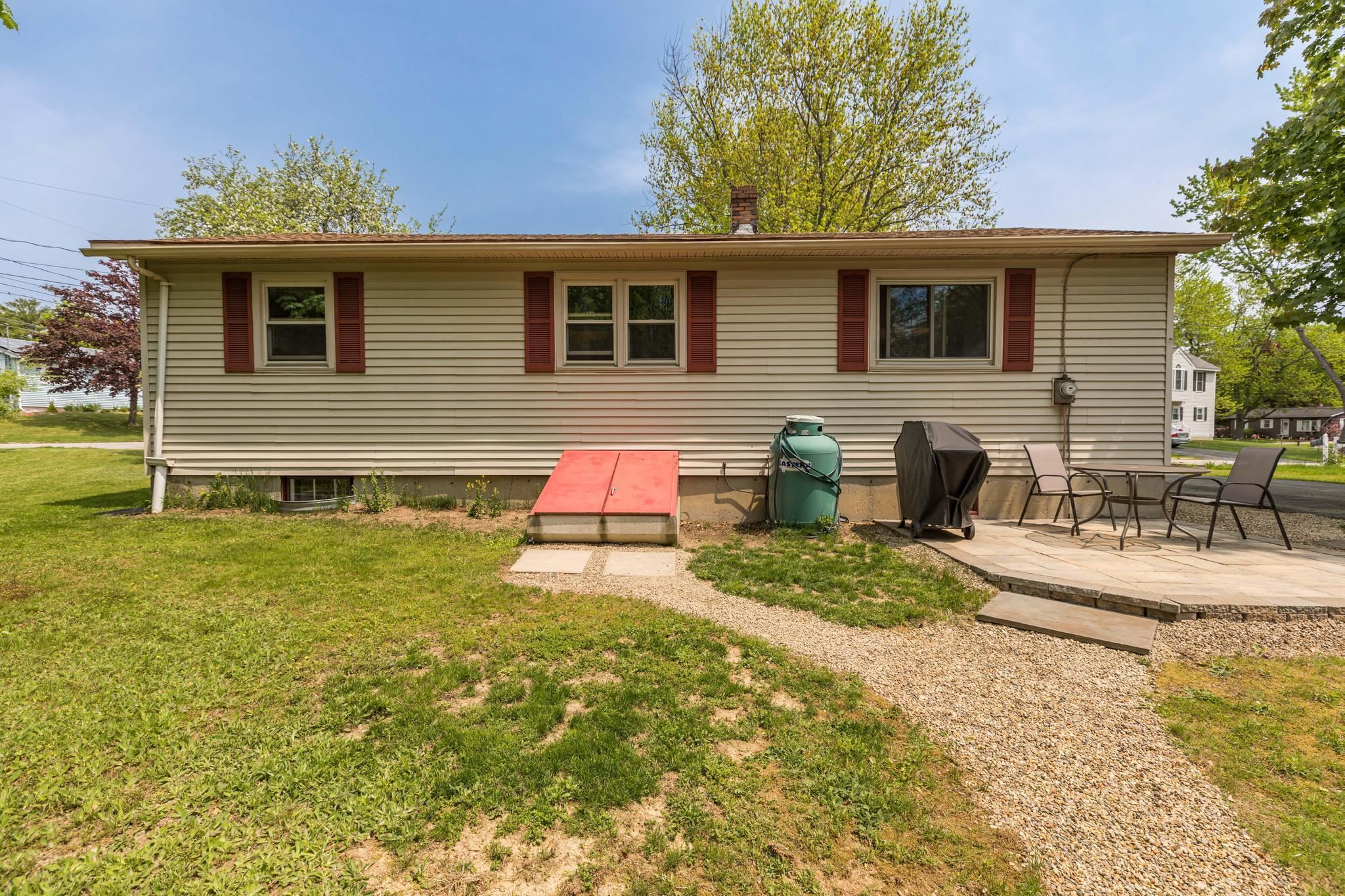 2 Hemlock Circle Dover, NH 03820 - Photo 8 of 28 Gallery Image 8