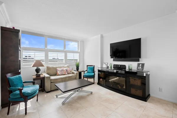 $3,500 | 2600 North Flagler Drive, Unit 1007, West Palm Beach, FL 33407