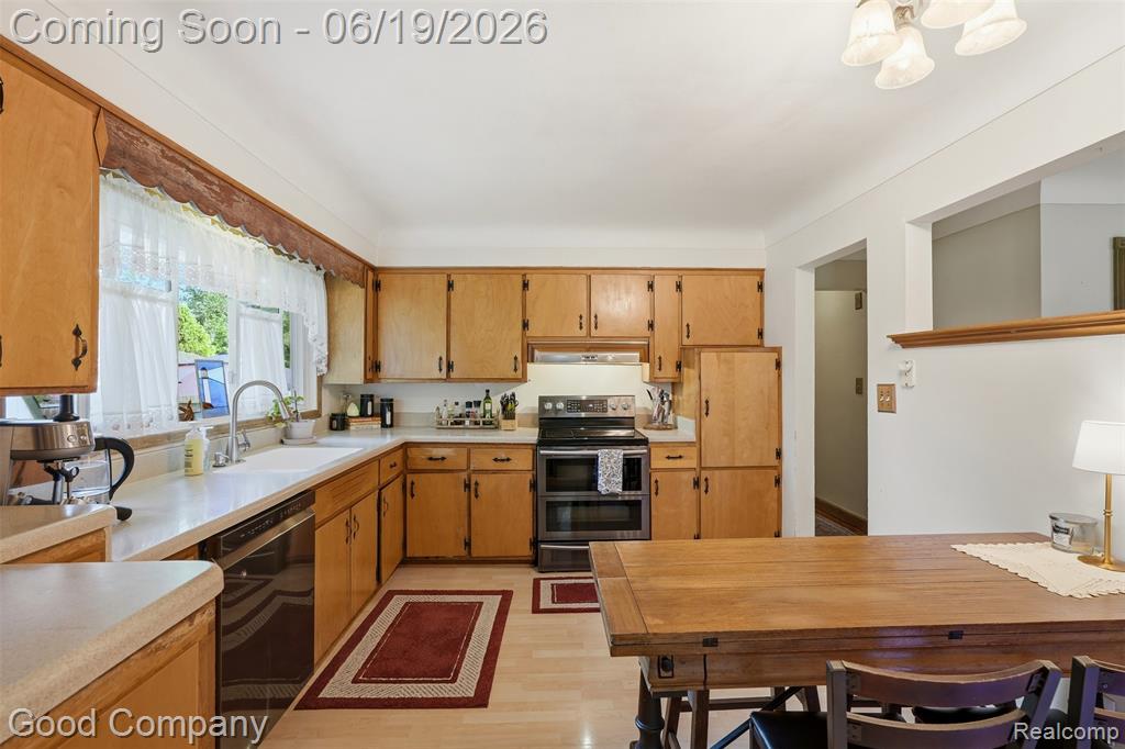 3615 Hazelton Avenue Rochester Hills, MI 48307 - Photo 23 of 56